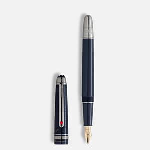 Stilografica Montblanc Classique 80 Days F in resina blu scuro con cappuccio inciso