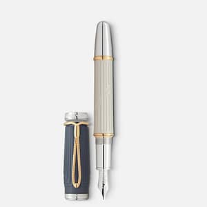 Montblanc Jane Austen Writers Edition stilografica con cappuccio blu inserito e corpo grigio arenaria, clip intrecciata dorata visibile