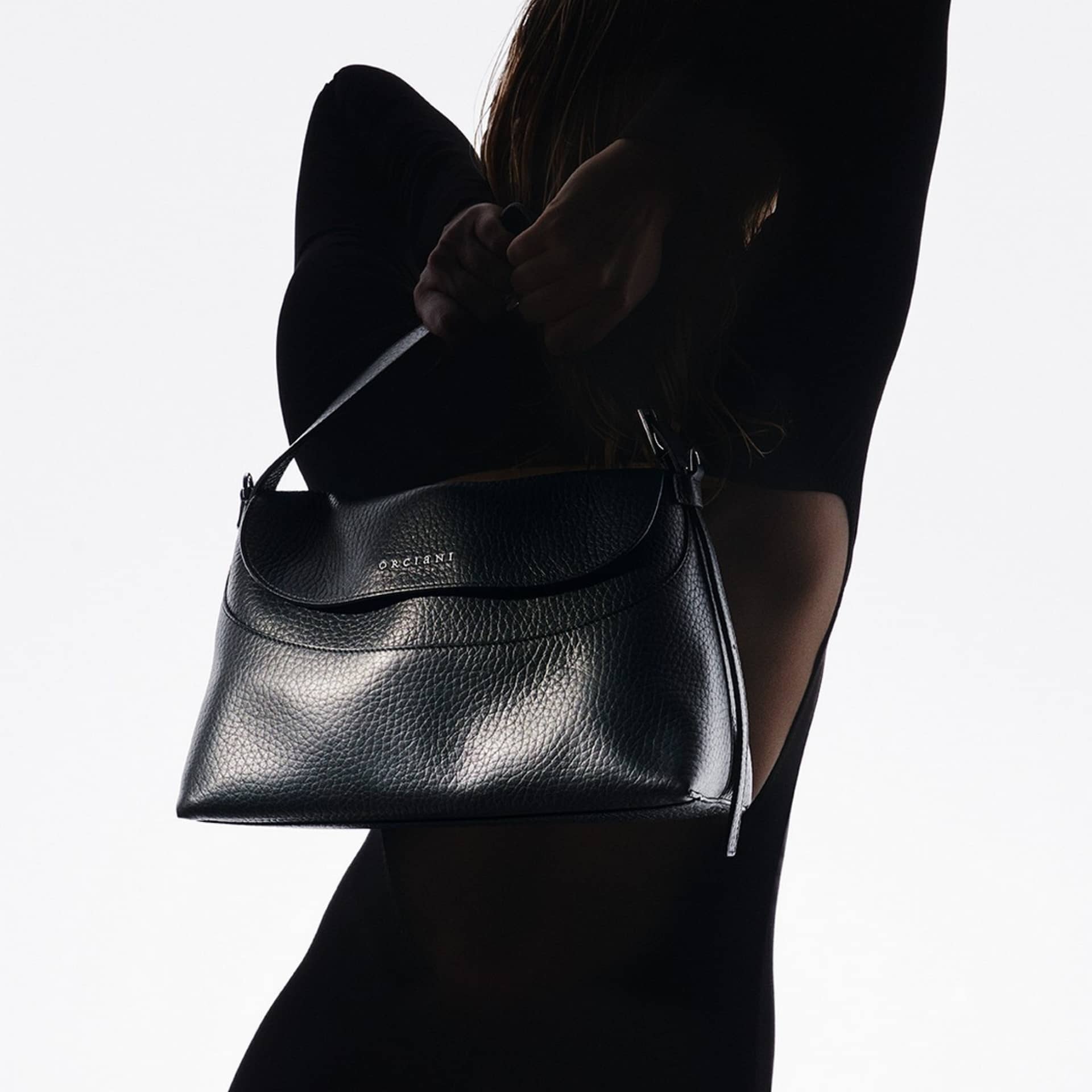 Borsa Orciani Nana Soft a spalla in pelle martellata con tracolla